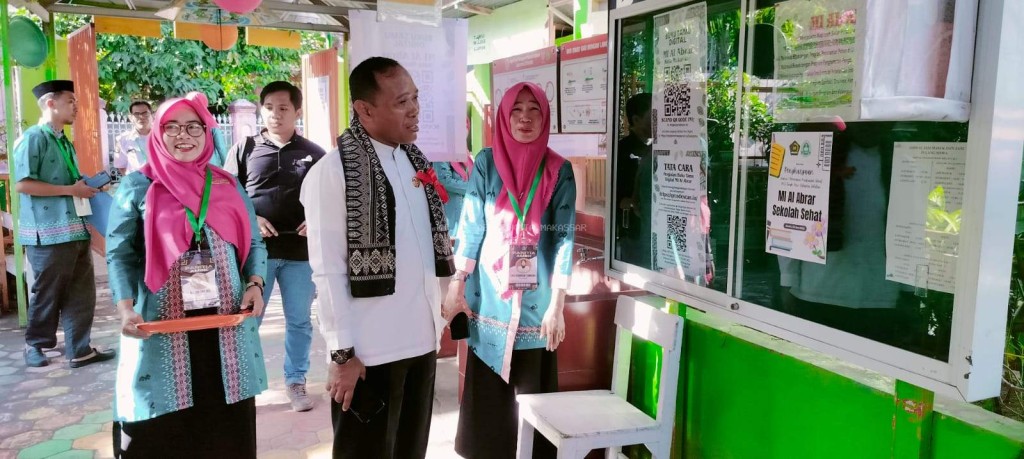 Kepala Kankemenag Kota Makassar Monitoring Pelaksanaan Asesmen Madrasah MI Al Abrar