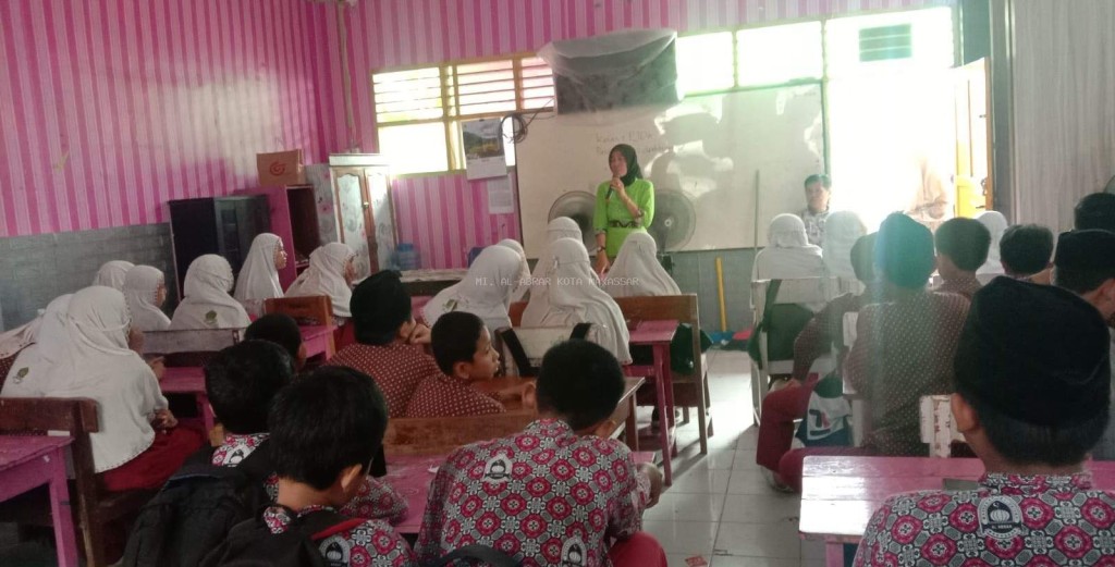 Siswa Kelas VI MI Al Abrar Lulus 100 Persen